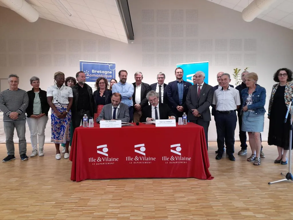 Signature du contrat départemental de solidarité territoriale entre la Communauté de communes la Bretagne romantique et le Département d’Ille-et-Vilaine