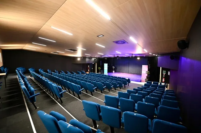 La nouvelle salle de spectacle du collège du Rheu